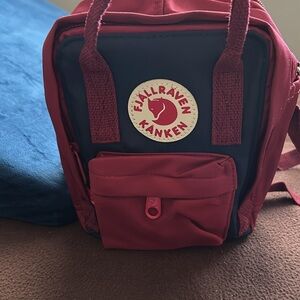 Kånken Crossbody Bag - Red and Blue